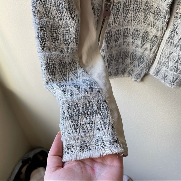 IRO Tweed Cream Jacket size S scoop neck wit zipper leather detail - Picture 12 of 12